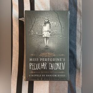 Miss Peregrine's Peculiar Children Boxed Set - 3 Novels & 12 Collectible Photo’s